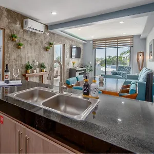 New & Modern, 5 Star Area, Walk 2 Beach, Pool, Views, King Bed Apartment Mazatlan